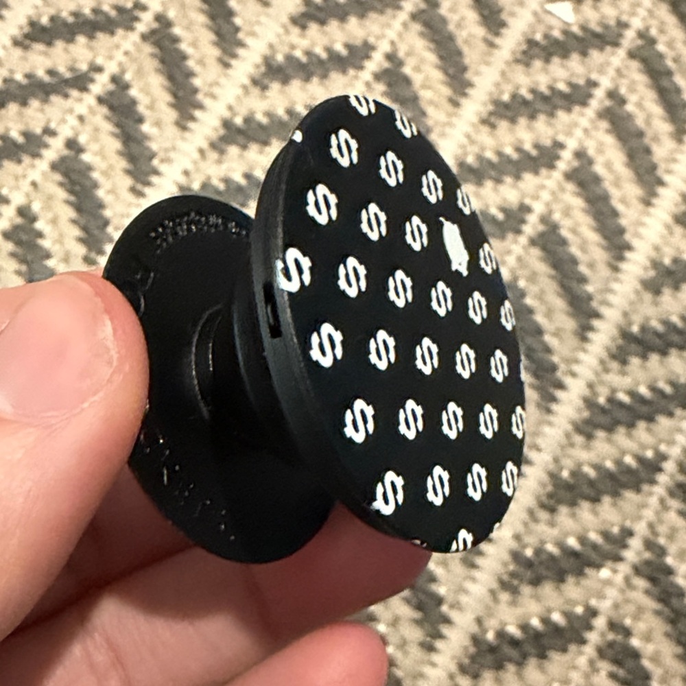 Black and White Patterned Phone Grip